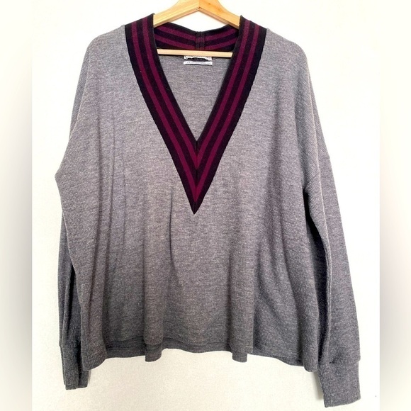 UO V-NECK RED & GRAY VARSITY SWEATER SIZE MEDIUM - Picture 1 of 3